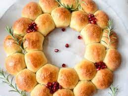 Bread Roll Wreath - 27 Rolls